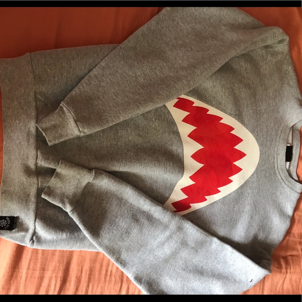 Grey shark crew neck